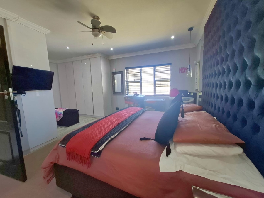 5 Bedroom Property for Sale in Gonubie Eastern Cape